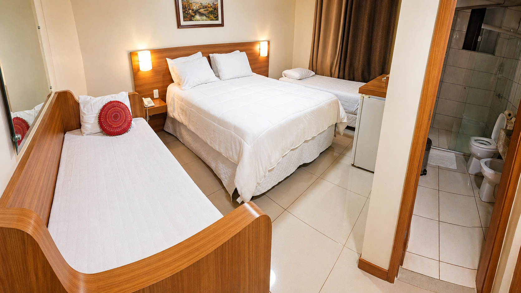 Habitación familiar para 4 personas, una cama matrimonial y dos camas individuales 