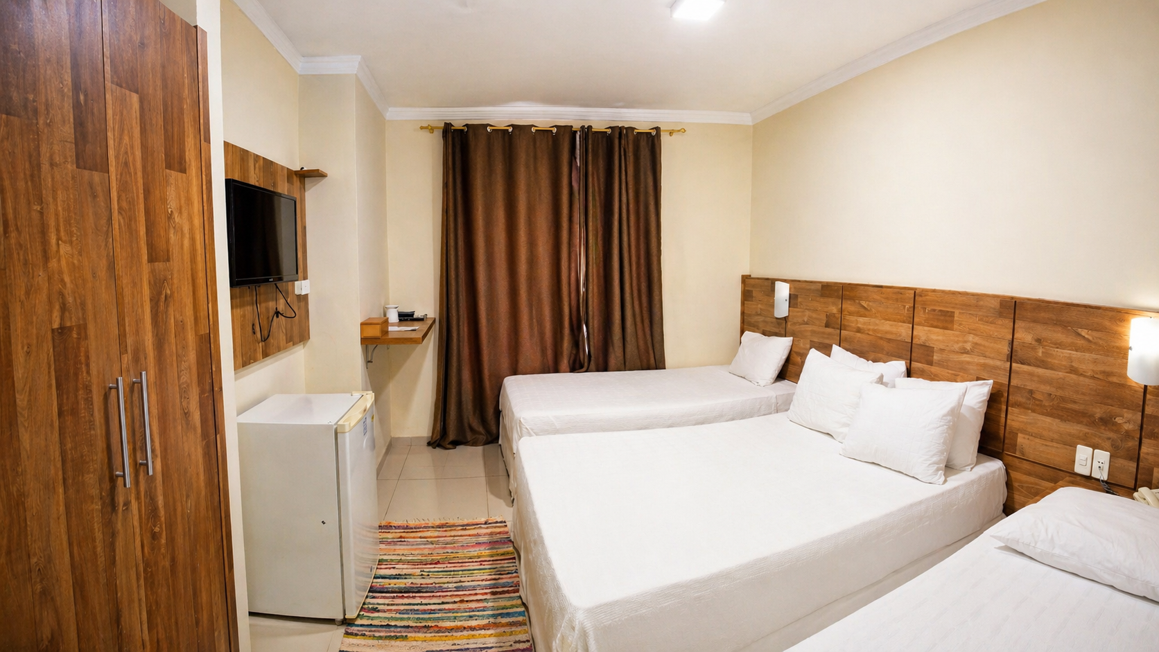 Habitación familiar para 3 personas, una cama matrimonial y una cama individual