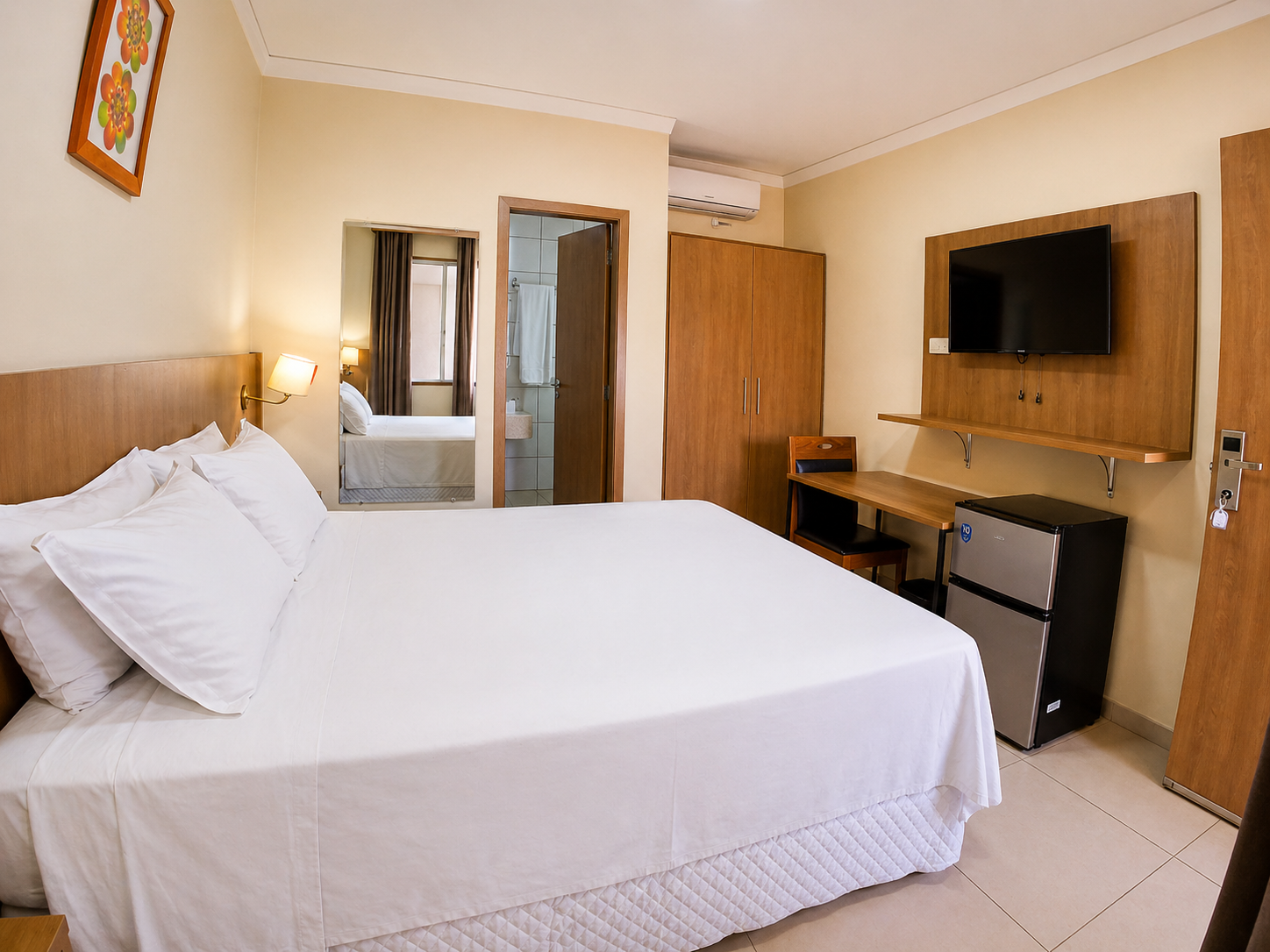 Habitación matrimonial con vista a la piscina